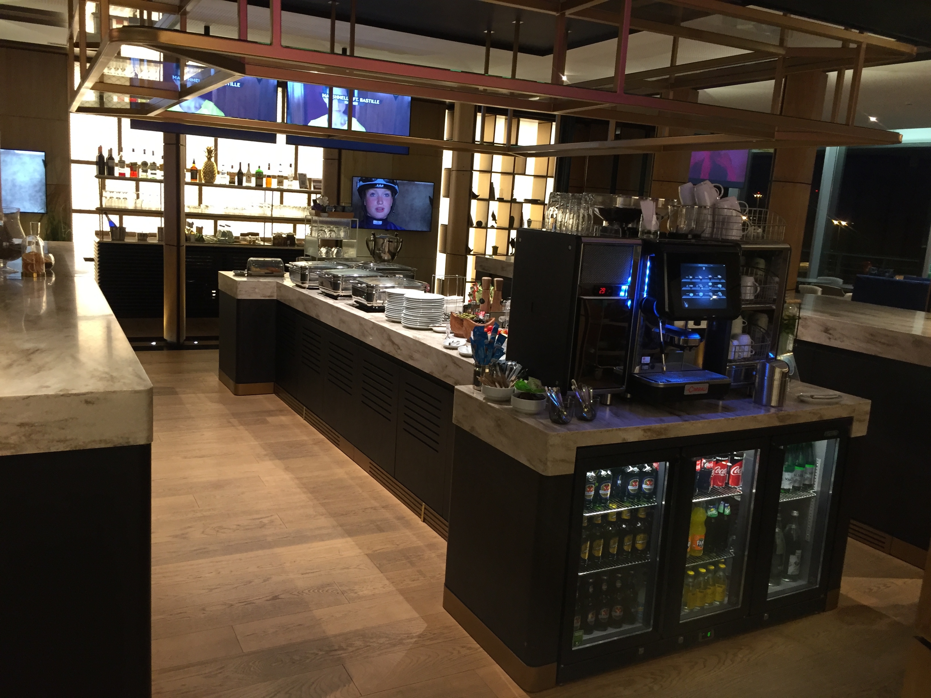 Buffet area with a wide selection for breakfast - Zurich Terminal E